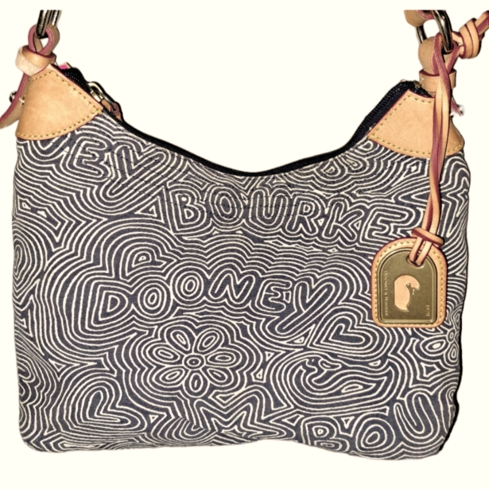 DOONEY AND BOURKE VINTAGE PURSE EXCELLENT CONDITION.